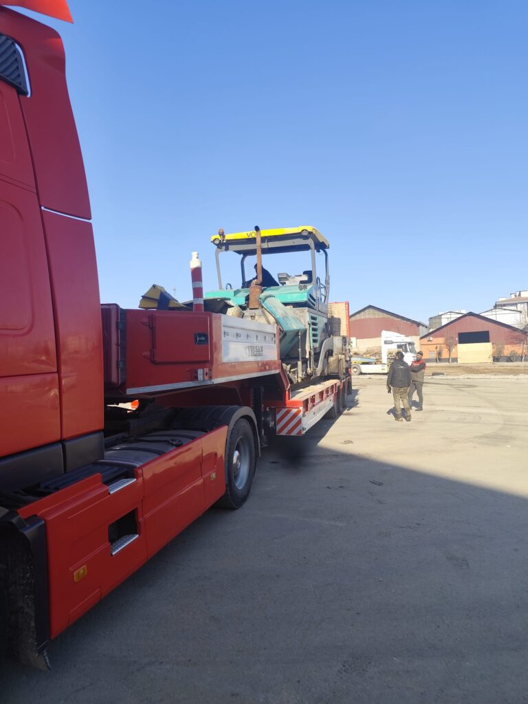 Gaziantep’de ağır makine taşımacılığı için özel kamyonlar
