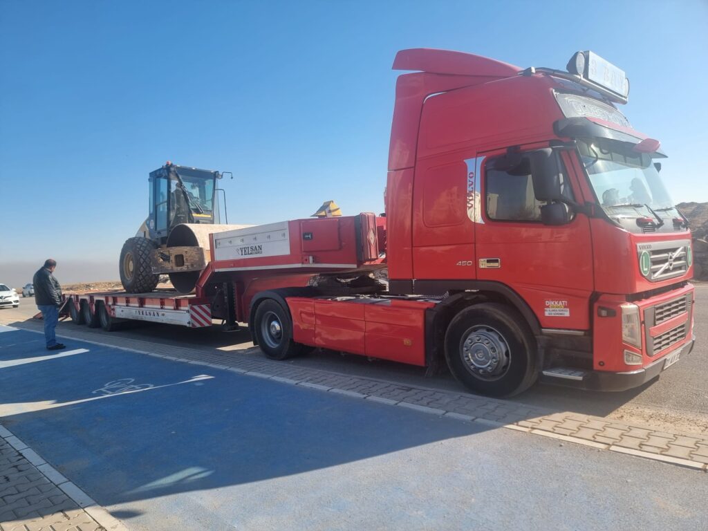 Gaziantep’de deneyimli lowbed kamyon sürücüleriyle nakliyat