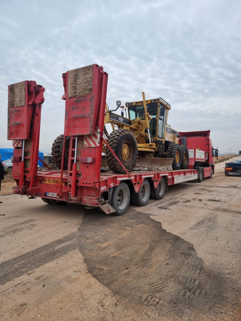 Gaziantep’de düşük tabanlı lowbed araçlarla makine nakliyesi