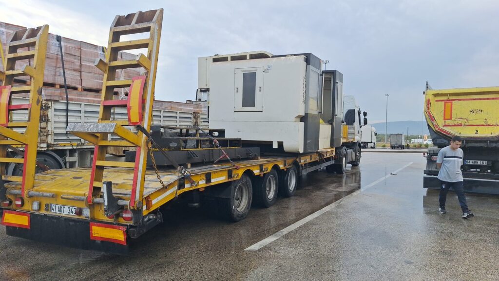 Gaziantep’de ağır yük taşıyan lowbed kamyon filosu