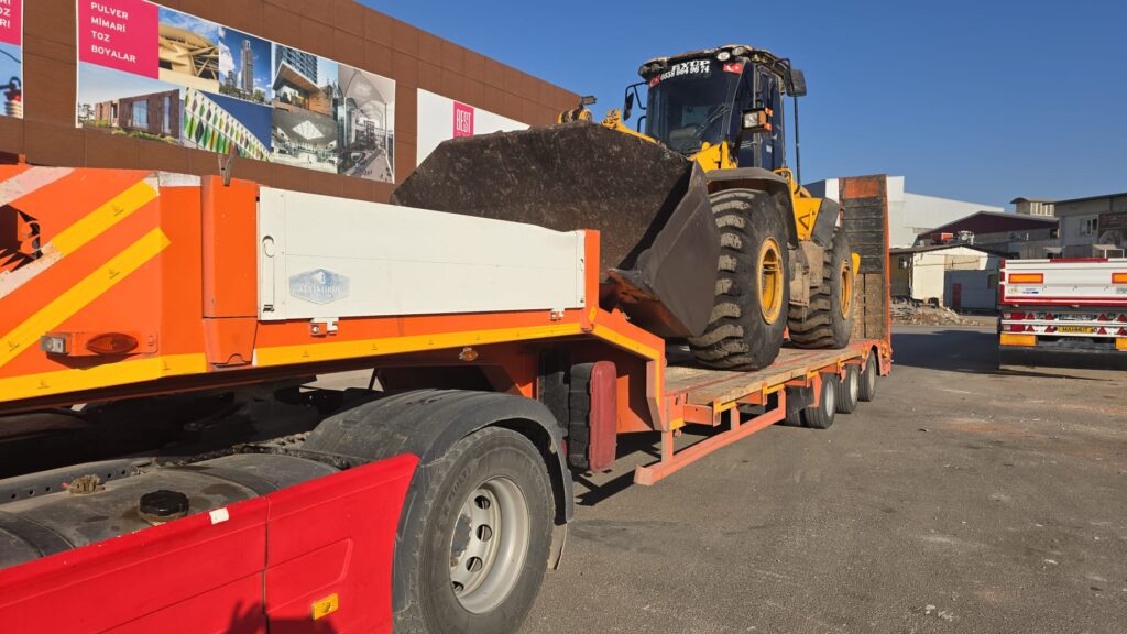 Gaziantep’de inşaat makine nakliyesi için ağır nakliyat araçları