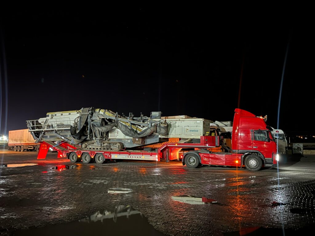 Gaziantep’de ağır yükler için uygun lowbed araç kullanımı