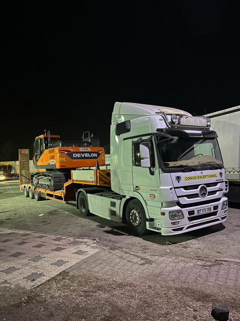 Gaziantep lowbed kamyonları ile ağır makine taşımacılığı