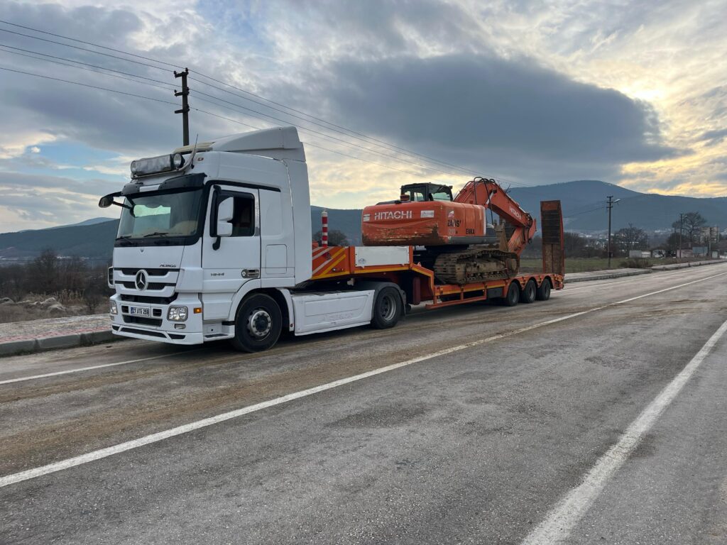 Gaziantep'deki ağır nakliyat firmalarına ait lowbed taşımacılık hizmeti